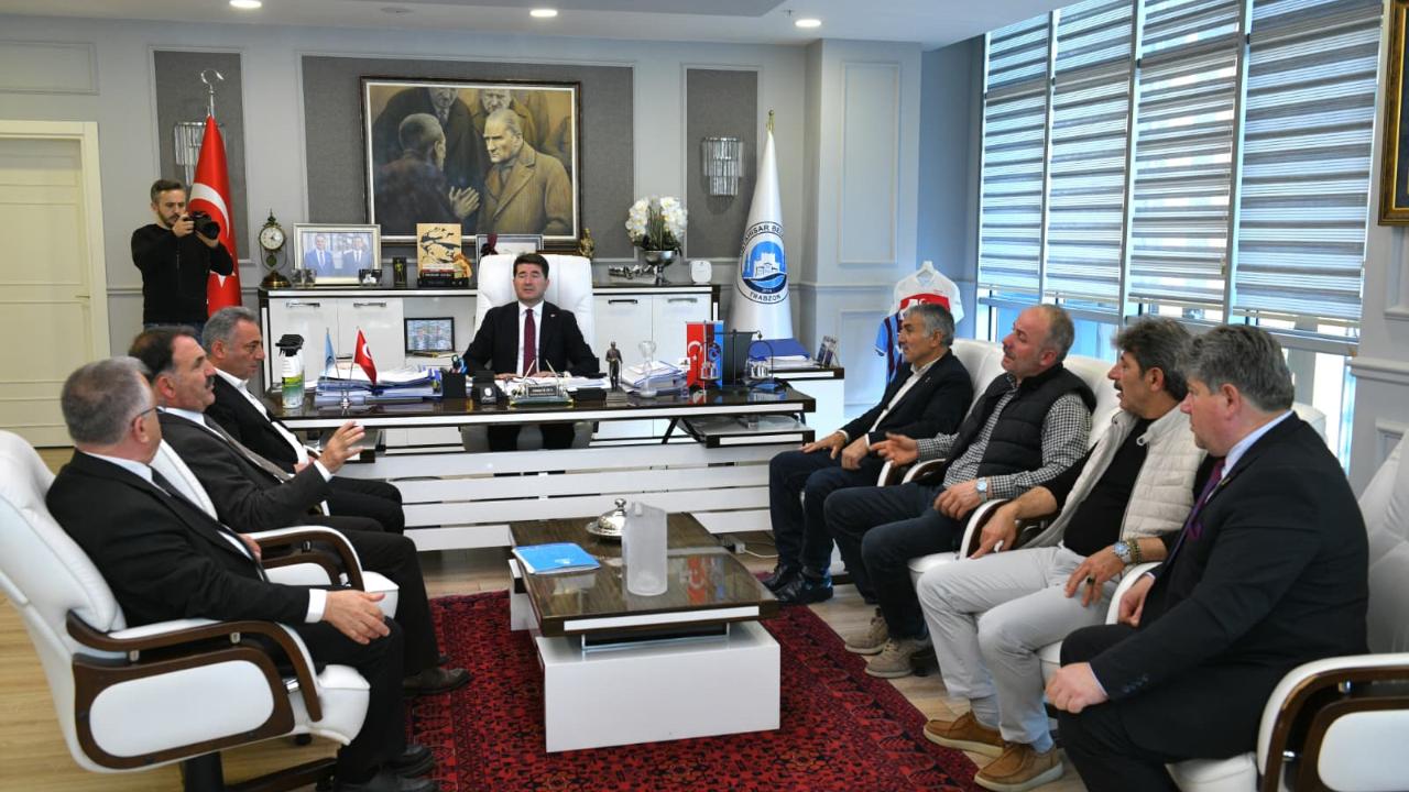 ORTAHİSAR’DAKİ MUHTARLAR, BAŞKAN KAYA’YI ZİYARET ETTİ