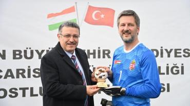 TÜRKİYE İLE MACARİSTAN ARASINDAKİ MAÇTA DOSTLUK KAZANDI