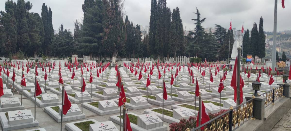 BÜYÜKŞEHİR MEZARLIKLARI BAYRAMA HAZIRLADI