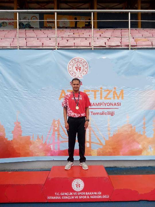 BÜYÜKŞEHİR SPORCUSU EMRAH ÖZTÜRK’TEN ÇİFTE ŞAMPİYONLUK